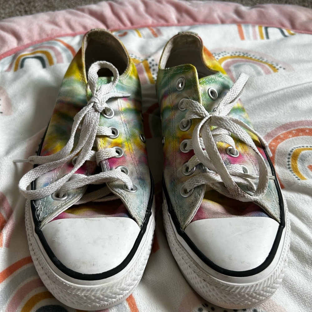 Converse Red and Pink Sneakers Classic Canvas Design